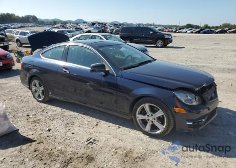 2015 Mercedes-Benz C 250 z USA, uszkodzony, nr VIN WDDGJ4HB6FG370187